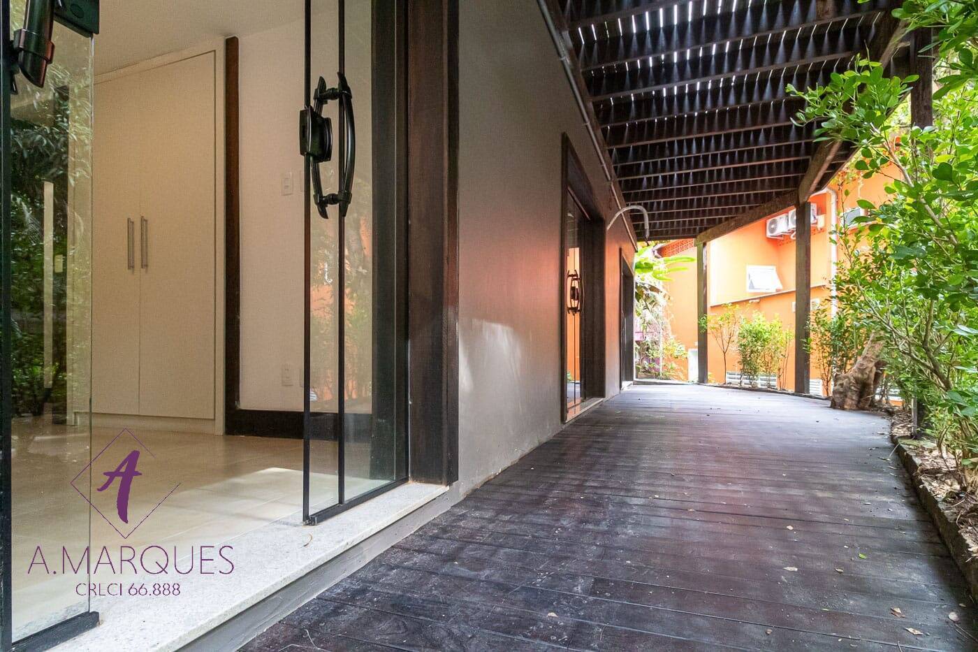 Casa à venda com 5 quartos, 384m² - Foto 14