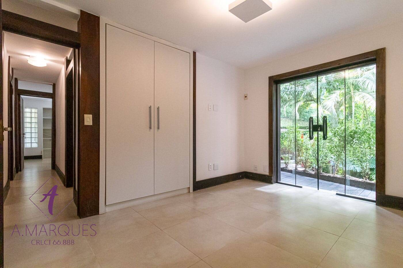 Casa à venda com 5 quartos, 384m² - Foto 16