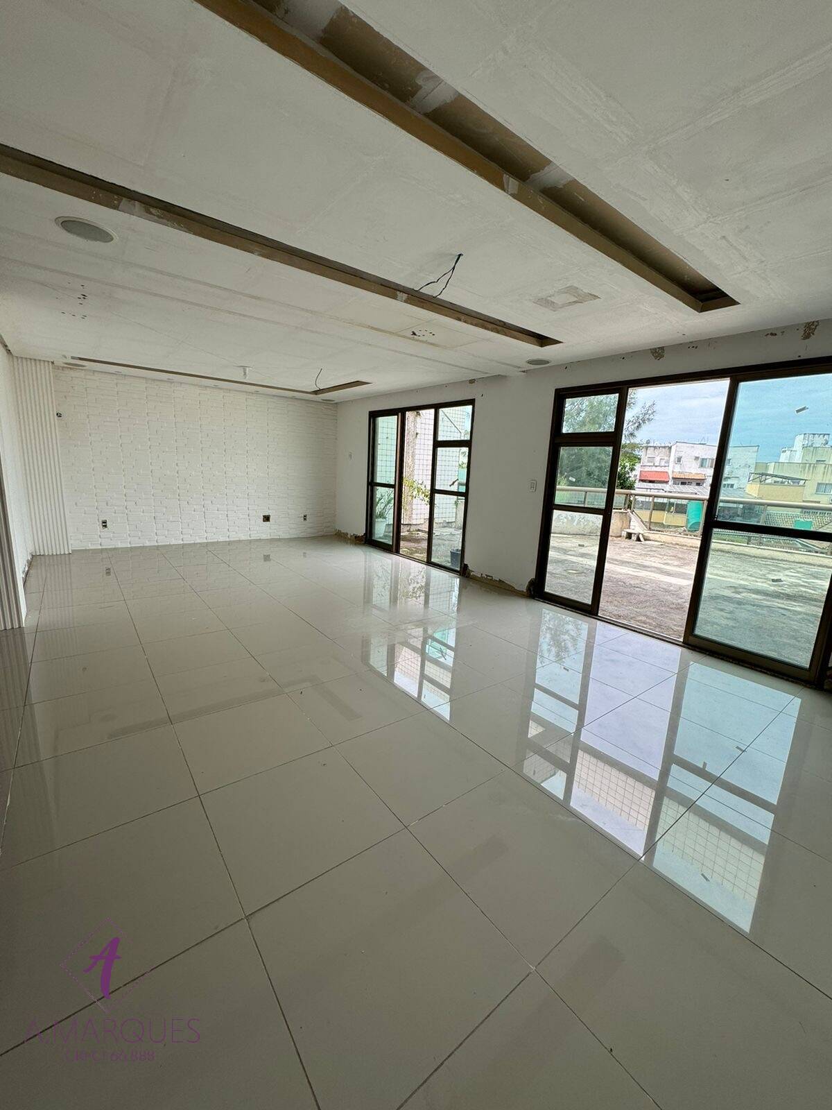 Apartamento à venda com 3 quartos, 200m² - Foto 1