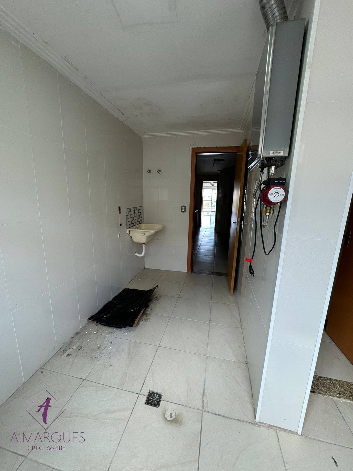 Apartamento à venda com 3 quartos, 200m² - Foto 4