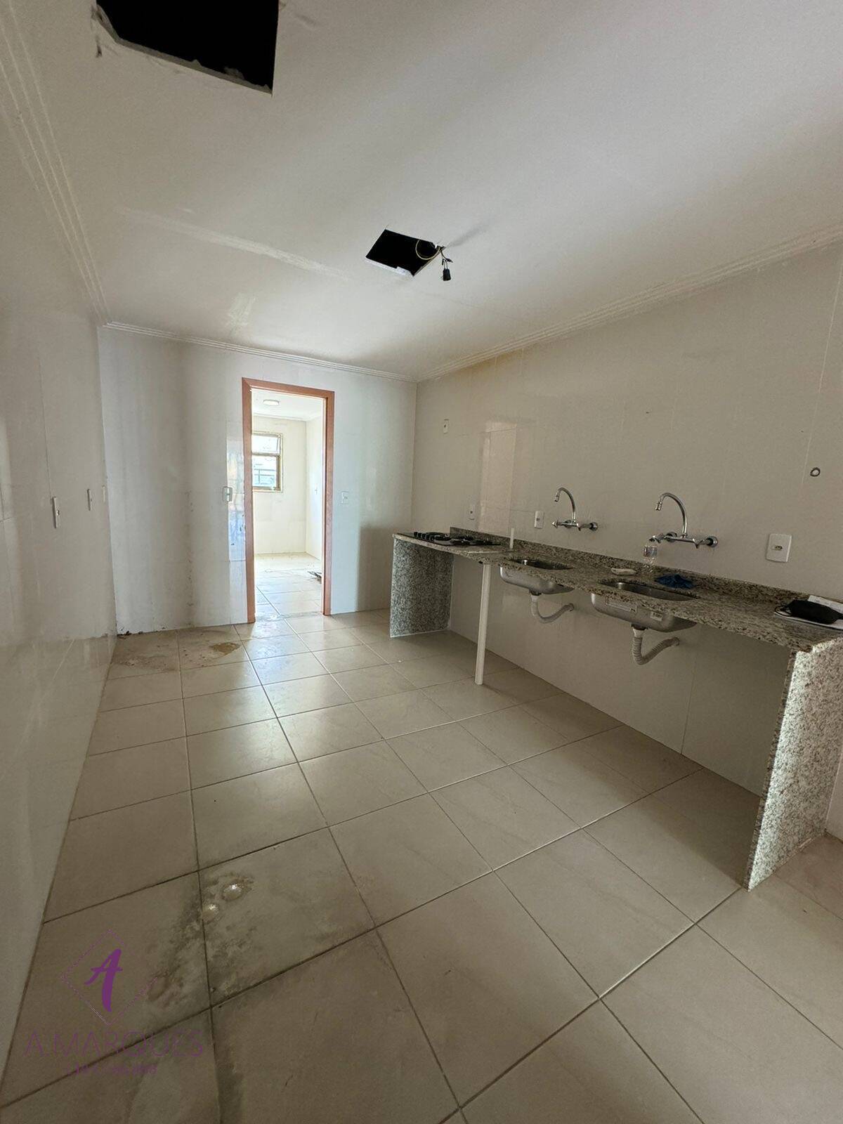 Apartamento à venda com 3 quartos, 200m² - Foto 16