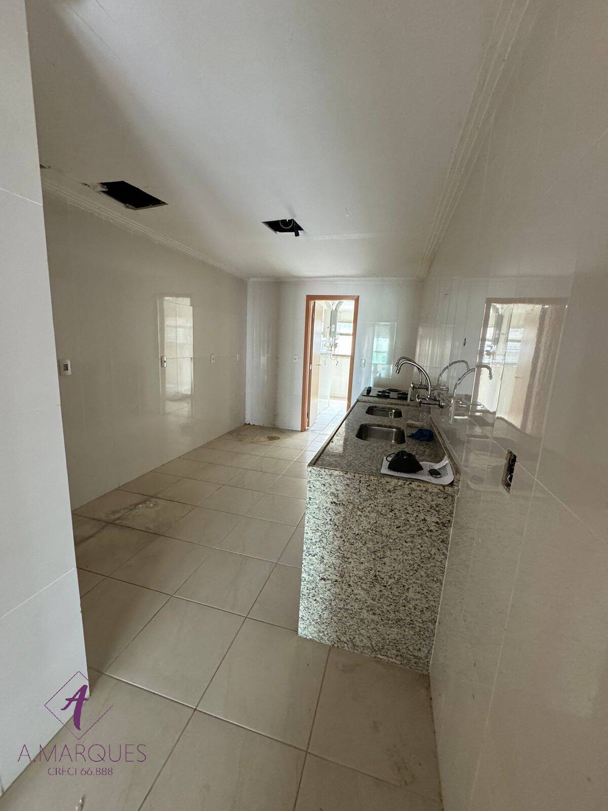 Apartamento à venda com 3 quartos, 200m² - Foto 18